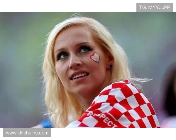 世界杯球迷脸彩：如何选择适合自己的脸彩款式让你在比赛中成为最亮的明星